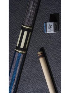 a close up of a cue stick